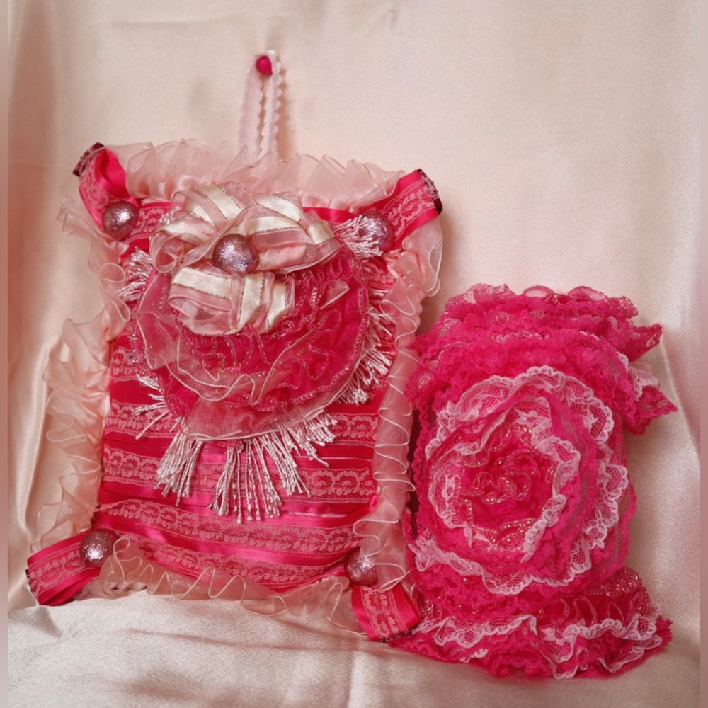 Hand Crafted Passionate Embrace Pillow Passion Flower Aroma - Picture 4 of 14